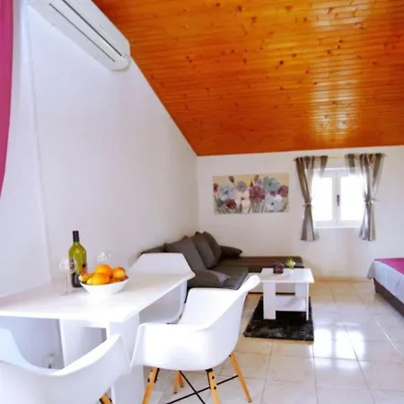 Apartments More * بيبينيا